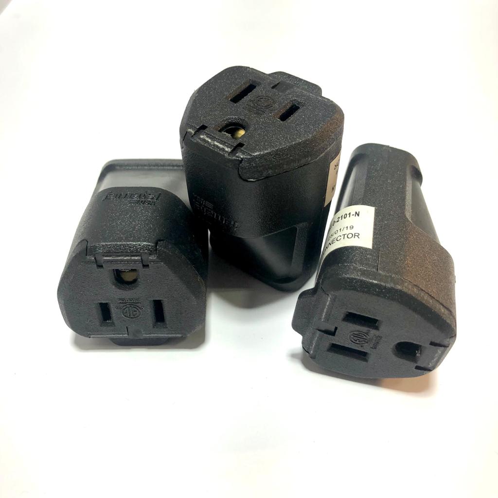 TOMACORRIENTE POLARIZADO BLANCO 15A 125V  COD: FA02101