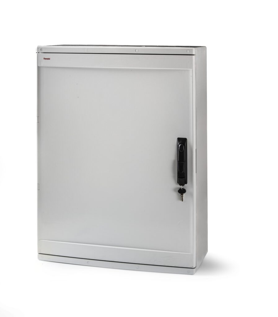 GABINETE PLASTICO PARA USO INTERIOR 60x80x26.5 CM. CON PLACA METALICA  COD: FA39169