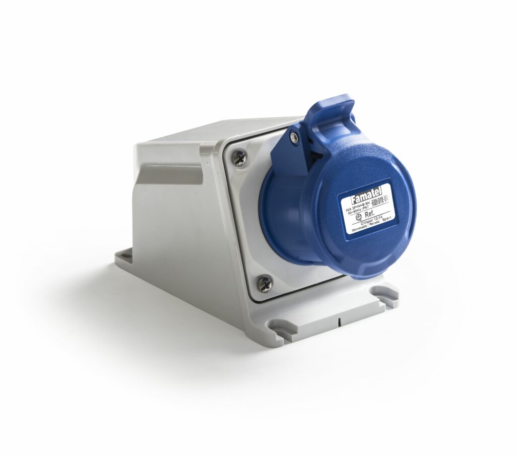 TOMACORRIENTE INDUSTRIAL SOBREPUESTO 2P+T 16A 220V 6H IP44 23290  COD: FA24270